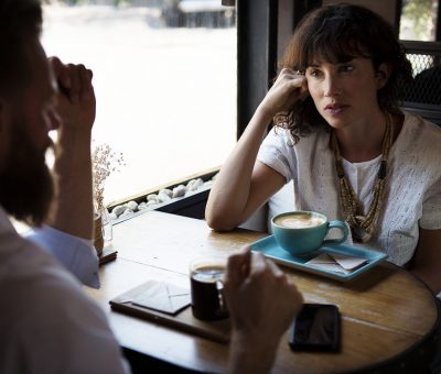 Comment faire face à l'agressivité avec la communication non violente ?
