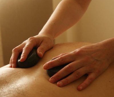 La stone thérapie : massage aux pierres chaudes