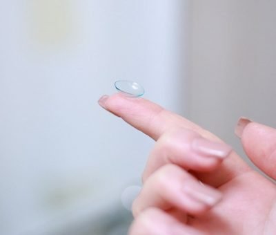 Comment mettre et retirer les lentilles